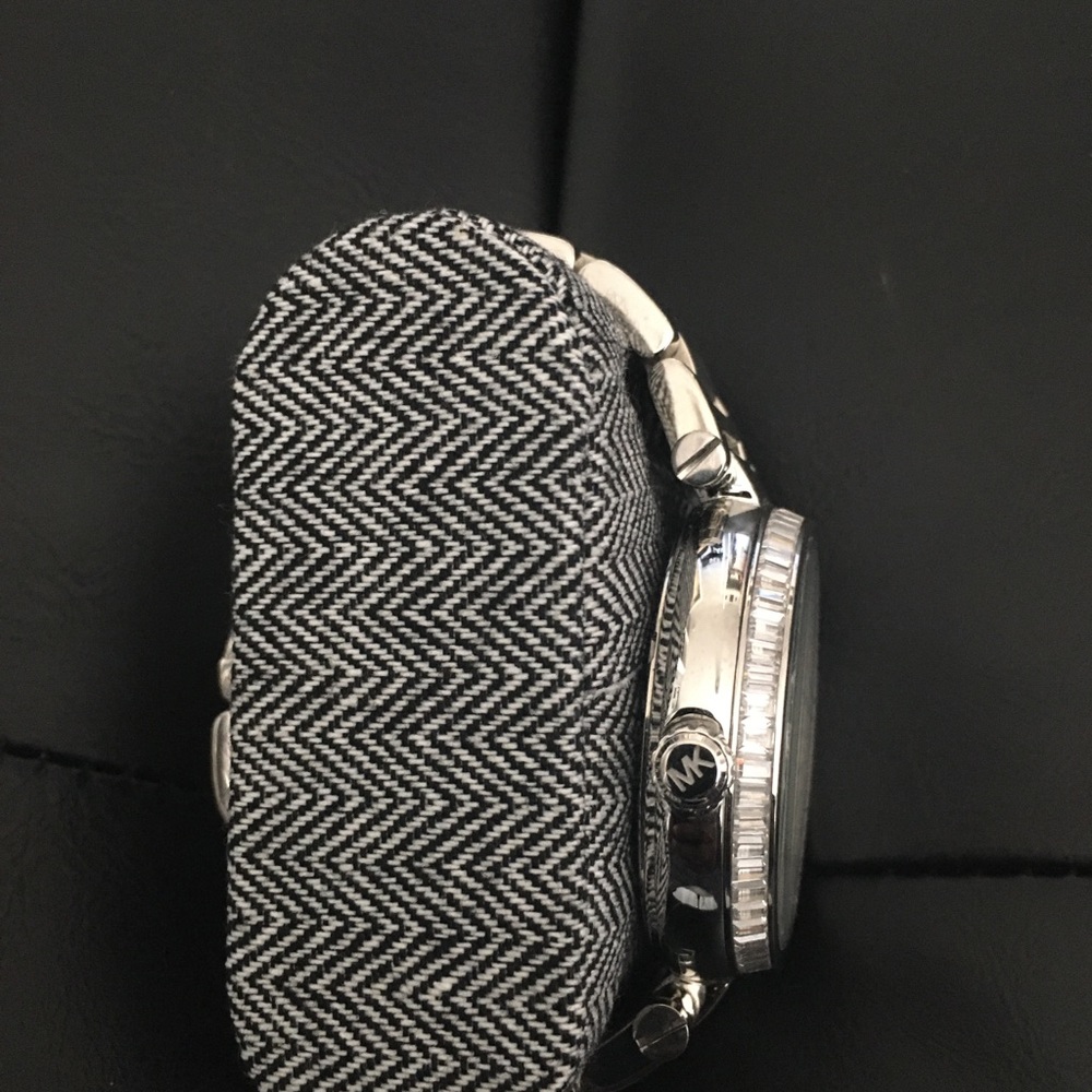 Micheal Kors Skylar Watch NWOT - Picture 4 of 4